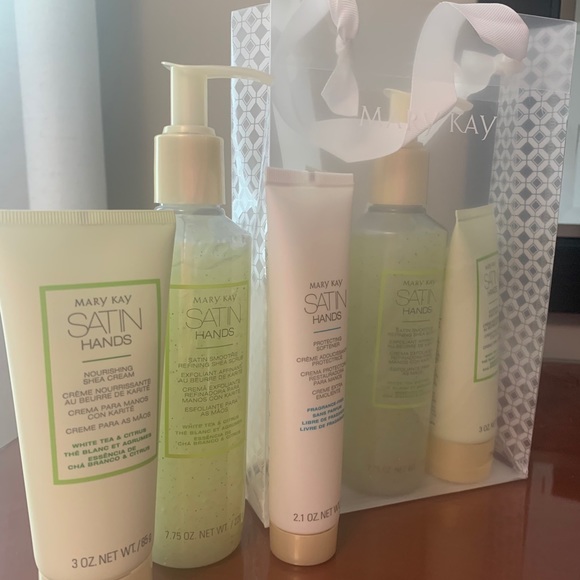 Mary Kay SATIN Hands - Picture 3 of 3